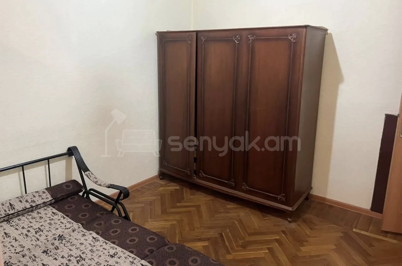 3 Սենյականոց Բնակարան Քարե Շենքում, 72քմ, 4/5 հարկ, Կապիտալ Վերանորոգված, Կահավորված