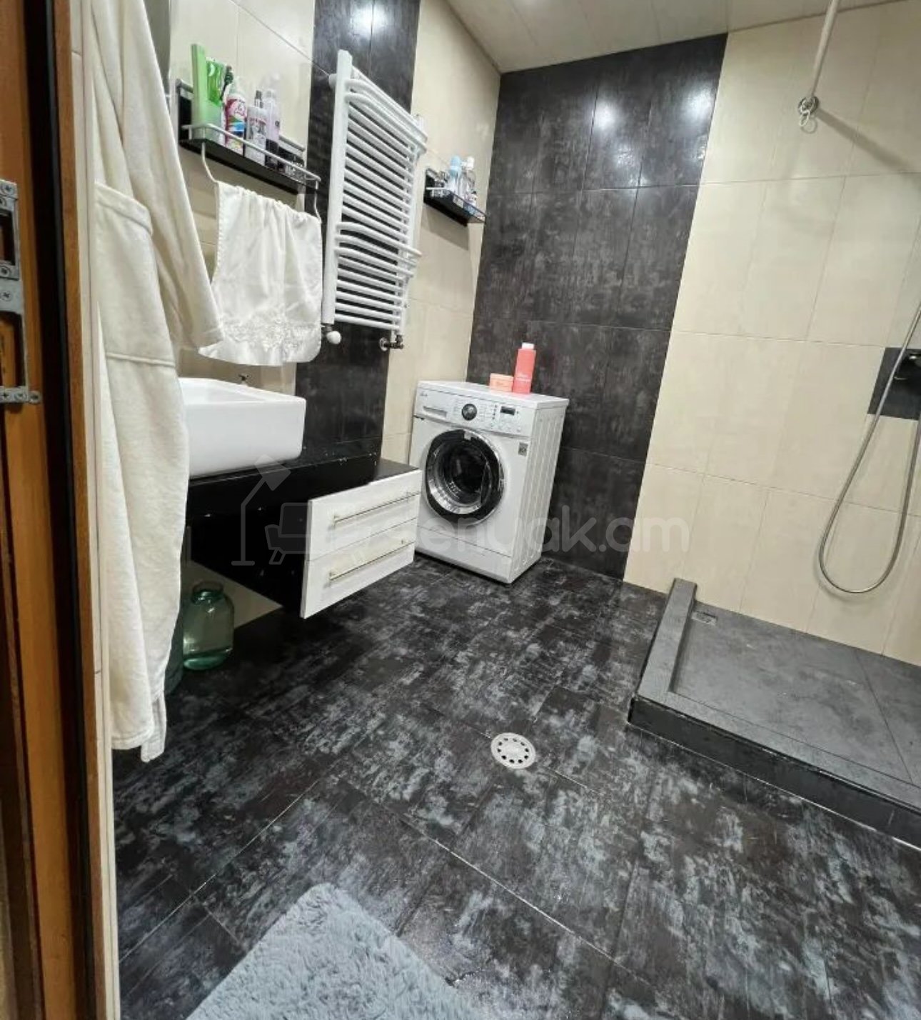 3 Սենյականոց Բնակարան Քարե Շենքում, 65քմ, 1/5 հարկ, Կապիտալ Վերանորոգված, Կահավորված