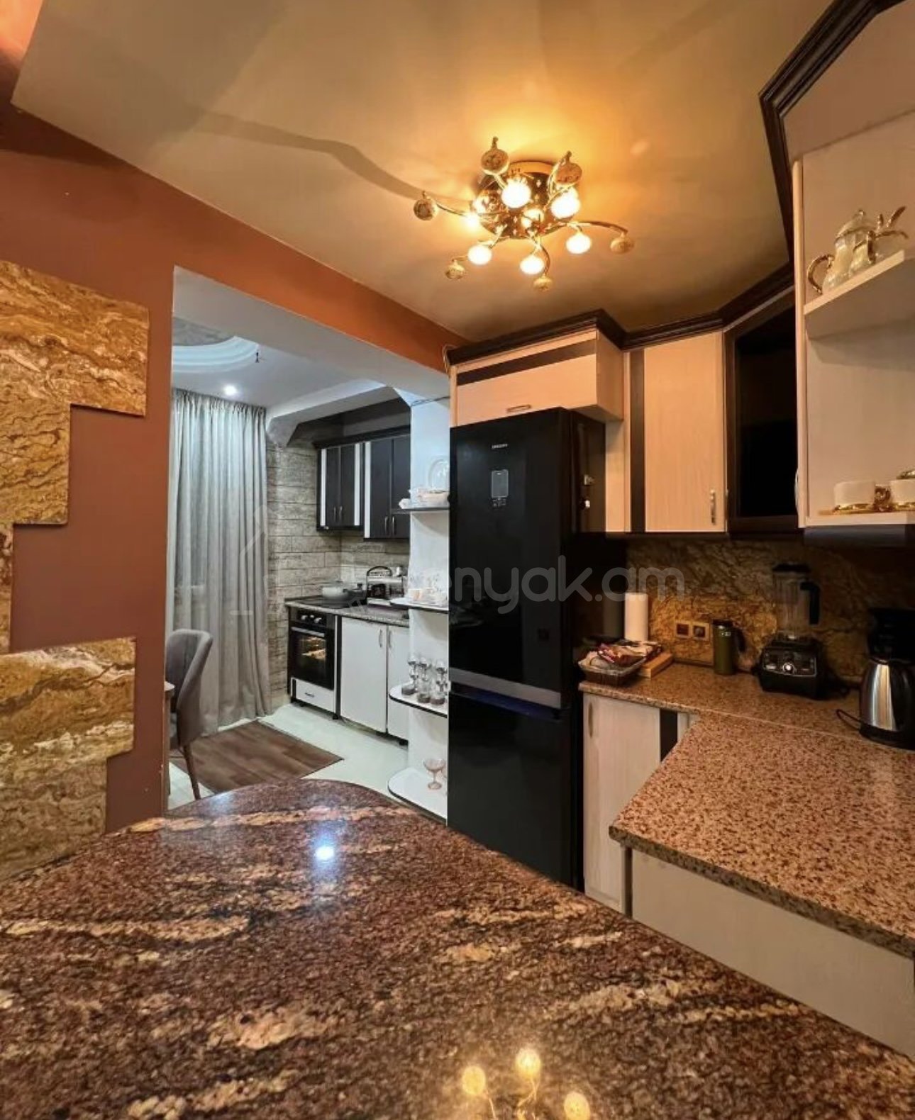 3 Սենյականոց Բնակարան Քարե Շենքում, 65քմ, 1/5 հարկ, Կապիտալ Վերանորոգված, Կահավորված