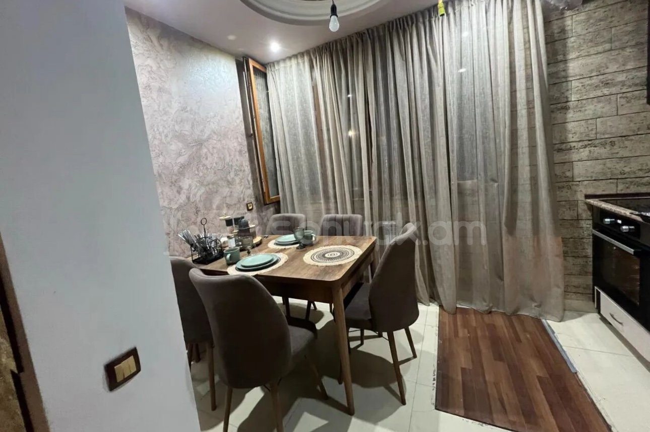 3 Սենյականոց Բնակարան Քարե Շենքում, 65քմ, 1/5 հարկ, Կապիտալ Վերանորոգված, Կահավորված