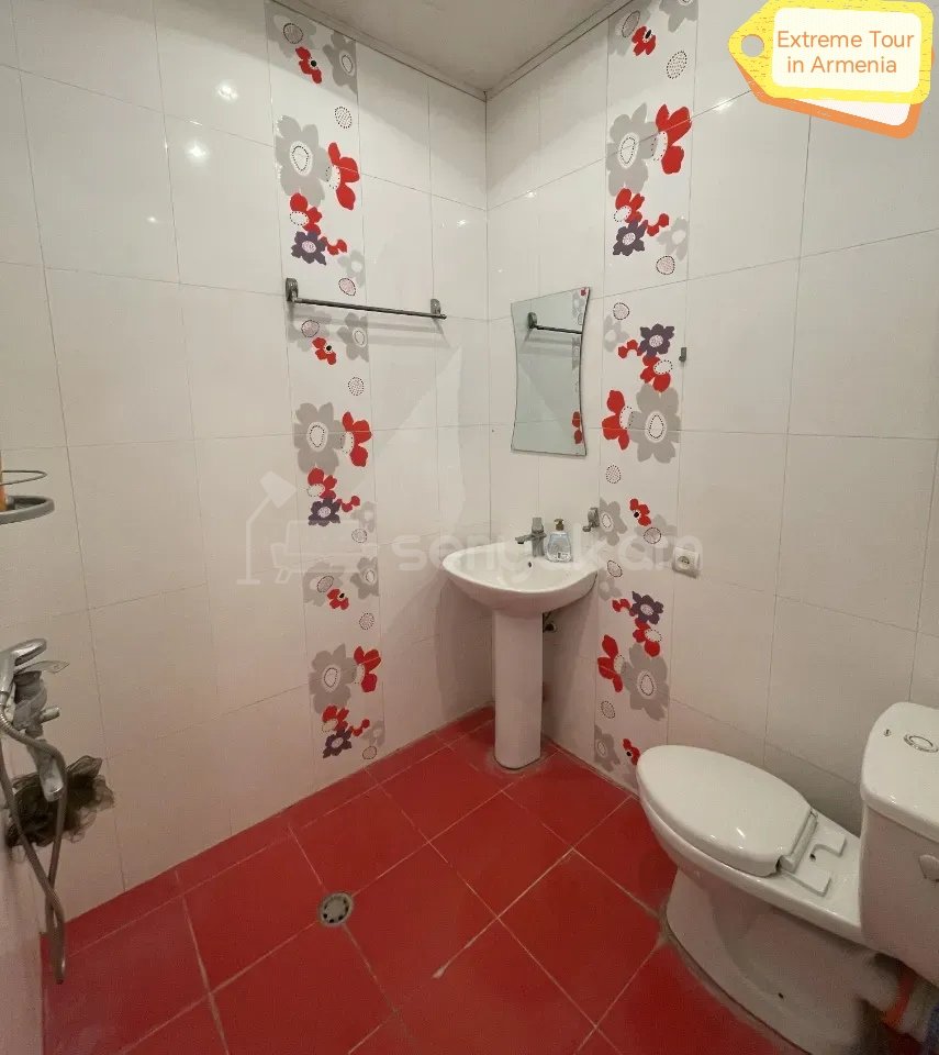 2 Սենյականոց Բնակարան Քարե Շենքում, 50քմ, 2/4 հարկ, Նորմալ Վիճակում, Կահավորված, Արևկող