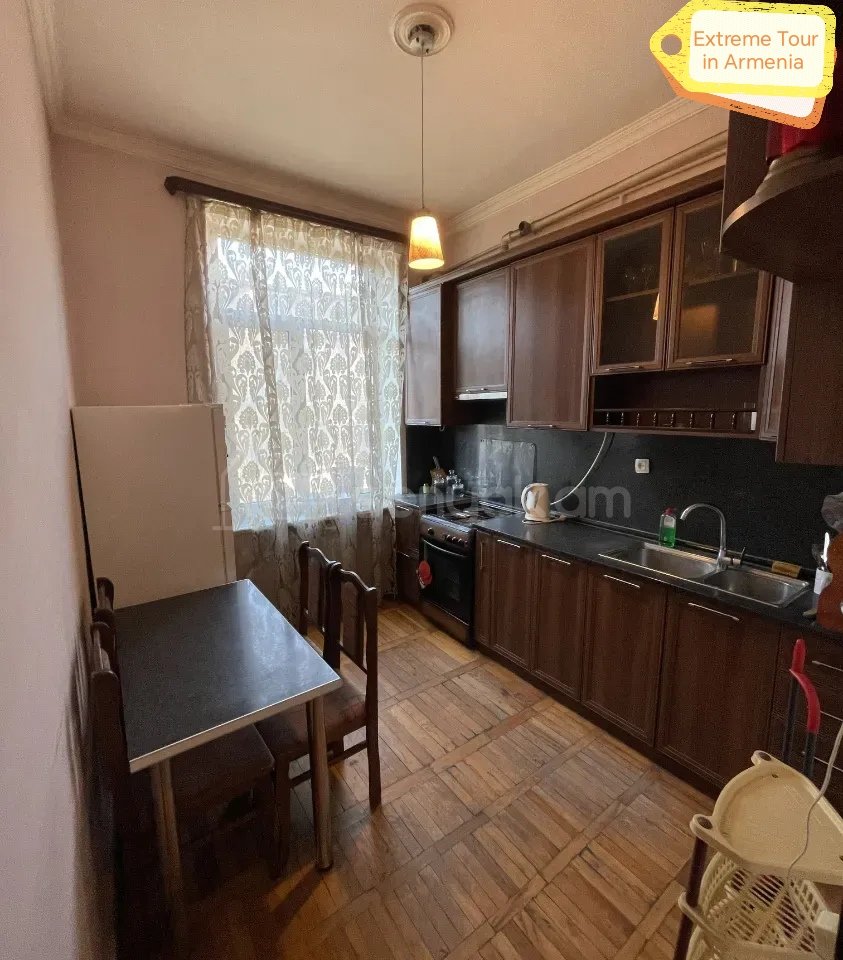 2 Սենյականոց Բնակարան Քարե Շենքում, 50քմ, 2/4 հարկ, Նորմալ Վիճակում, Կահավորված, Արևկող