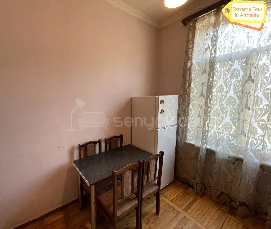 2 Սենյականոց Բնակարան Քարե Շենքում, 50քմ, 2/4 հարկ, Նորմալ Վիճակում, Կահավորված, Արևկող