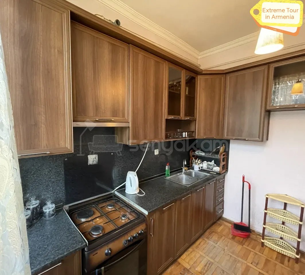 2 Սենյականոց Բնակարան Քարե Շենքում, 50քմ, 2/4 հարկ, Նորմալ Վիճակում, Կահավորված, Արևկող