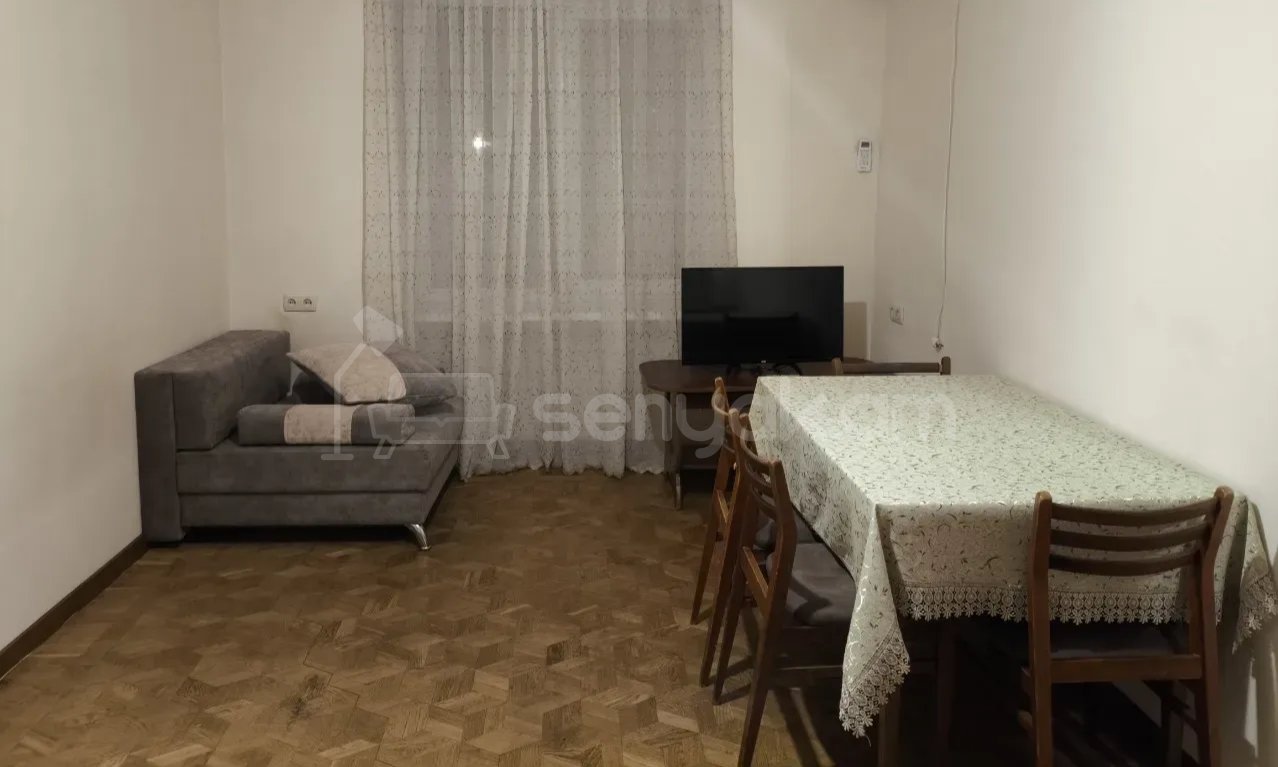 1 Սենյականոց Բնակարան Քարե Շենքում, 52քմ, 5/9 հարկ, Նորմալ Վիճակում, Կահավորված