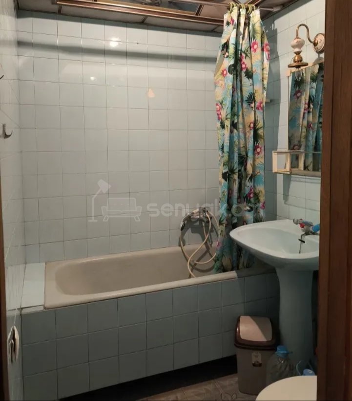 1 Սենյականոց Բնակարան Քարե Շենքում, 52քմ, 5/9 հարկ, Նորմալ Վիճակում, Կահավորված