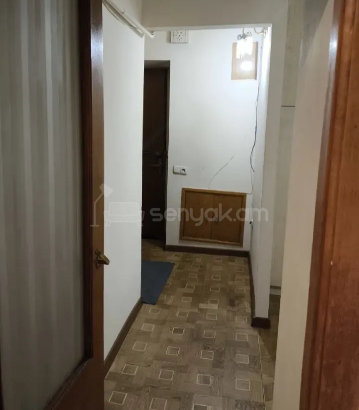 1 Սենյականոց Բնակարան Քարե Շենքում, 52քմ, 5/9 հարկ, Նորմալ Վիճակում, Կահավորված