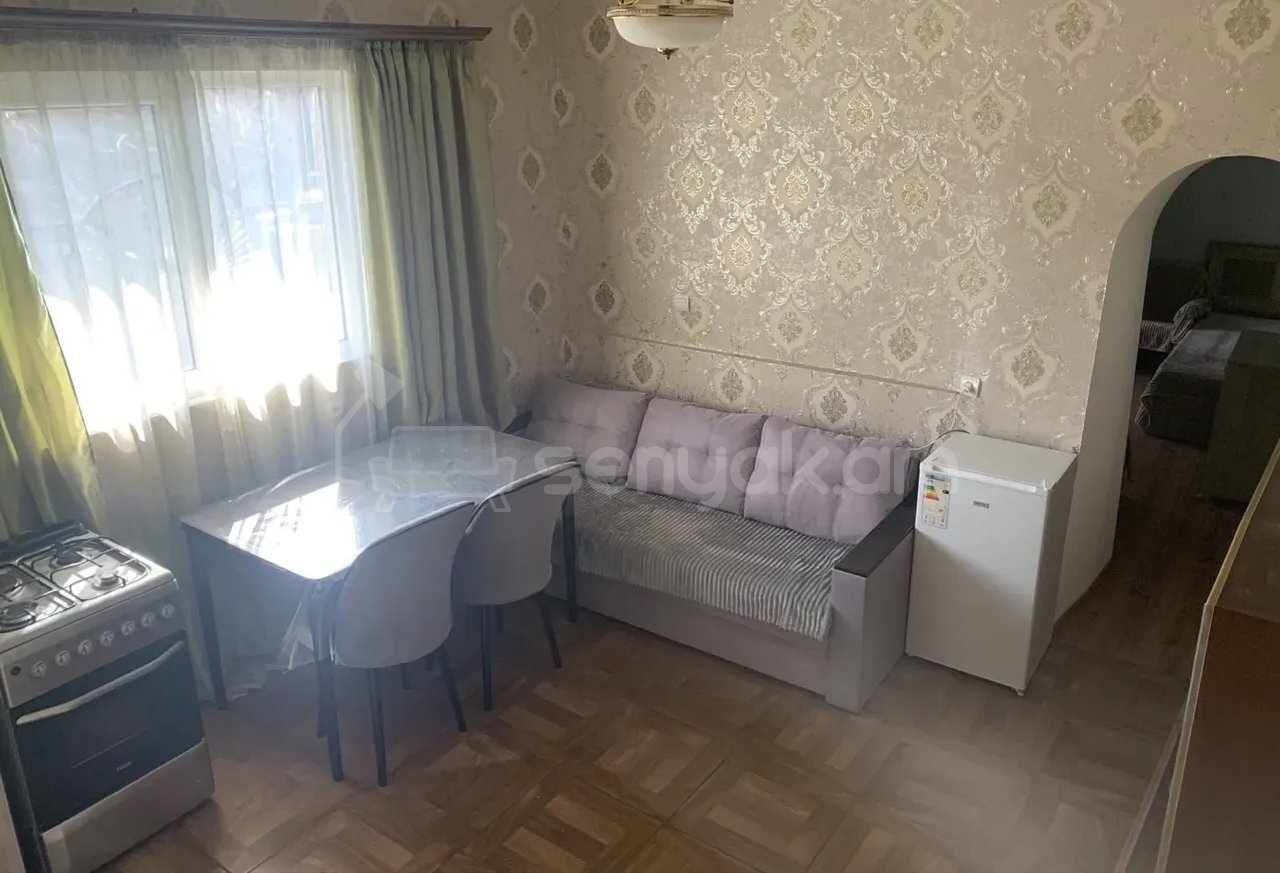 2 Սենյականոց Բնակարան Քարե Շենքում, 50քմ, 1/1 հարկ, Նորմալ Վիճակում, Կահավորված