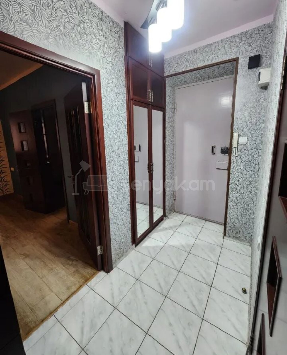 2 Սենյականոց Բնակարան Քարե Շենքում, 70քմ, 2/5 հարկ, Դիզայներական Վերանորոգված, Կահավորված