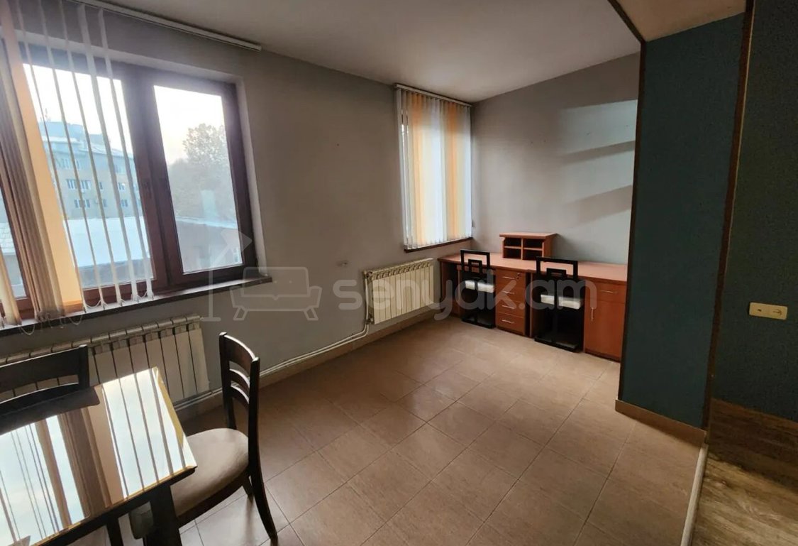 2 Սենյականոց Բնակարան Քարե Շենքում, 70քմ, 2/5 հարկ, Դիզայներական Վերանորոգված, Կահավորված