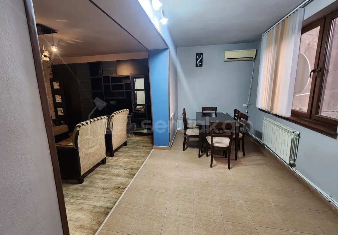 2 Սենյականոց Բնակարան Քարե Շենքում, 70քմ, 2/5 հարկ, Դիզայներական Վերանորոգված, Կահավորված