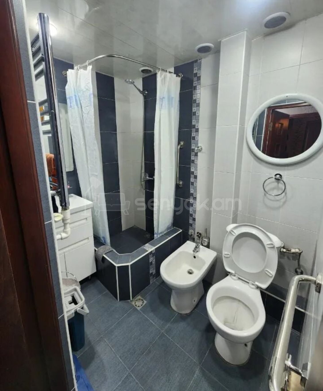 2 Սենյականոց Բնակարան Քարե Շենքում, 70քմ, 2/5 հարկ, Դիզայներական Վերանորոգված, Կահավորված