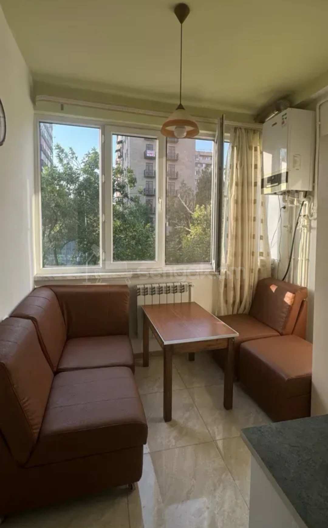 2 Սենյականոց Բնակարան Քարե Շենքում, 46քմ, 3/5 հարկ, Նորմալ Վիճակում, Կահավորված, Արևկող