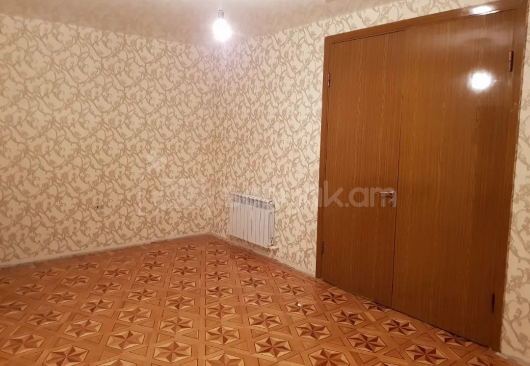 4 Սենյականոց Բնակարան Քարե Շենքում, 98քմ, 5/7 հարկ, Նորմալ Վիճակում