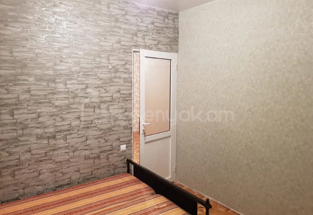 4 Սենյականոց Բնակարան Քարե Շենքում, 98քմ, 5/7 հարկ, Նորմալ Վիճակում