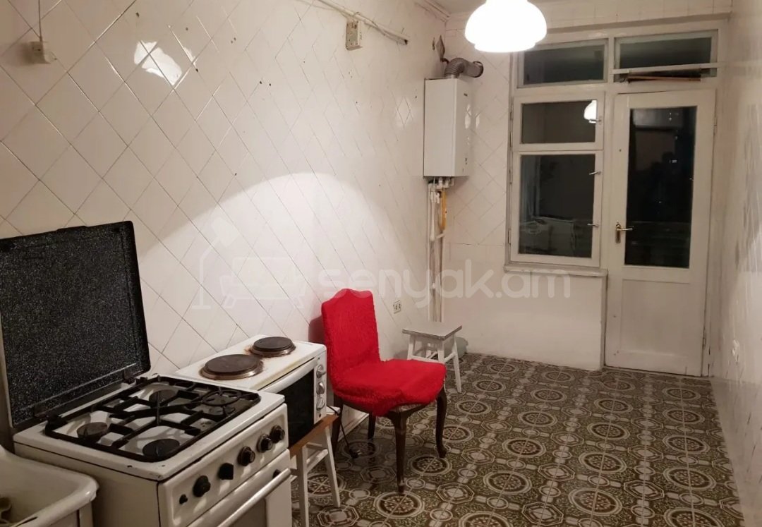 4 Սենյականոց Բնակարան Քարե Շենքում, 98քմ, 5/7 հարկ, Նորմալ Վիճակում