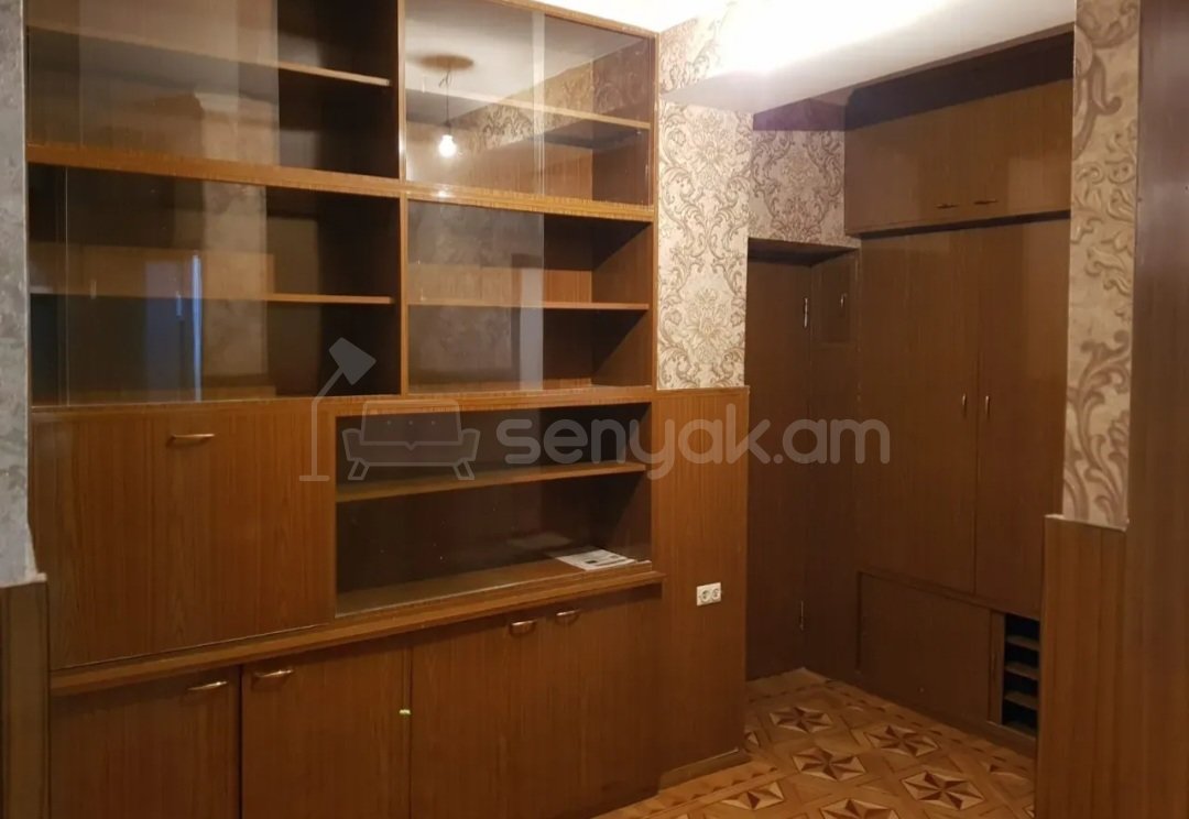 4 Սենյականոց Բնակարան Քարե Շենքում, 98քմ, 5/7 հարկ, Նորմալ Վիճակում