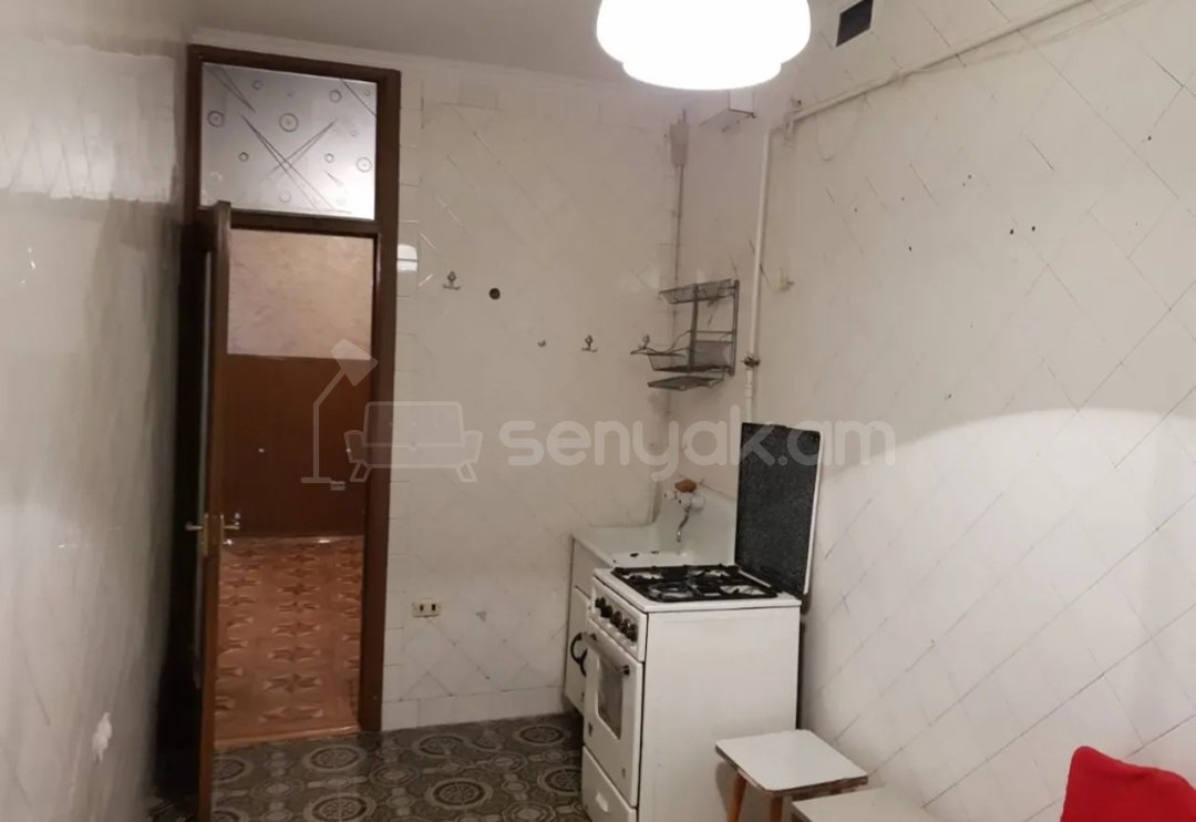 4 Սենյականոց Բնակարան Քարե Շենքում, 98քմ, 5/7 հարկ, Նորմալ Վիճակում