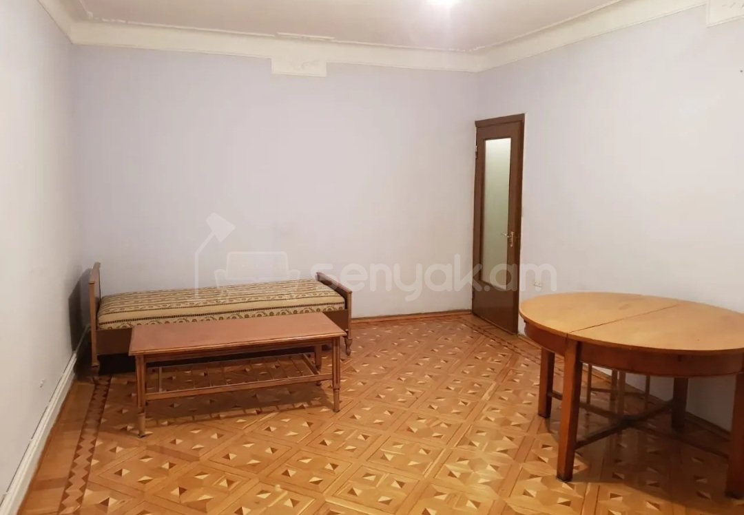 4 Սենյականոց Բնակարան Քարե Շենքում, 98քմ, 5/7 հարկ, Նորմալ Վիճակում