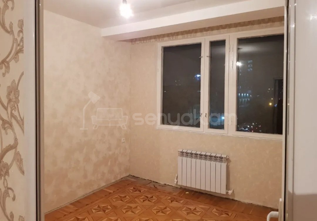 4 Սենյականոց Բնակարան Քարե Շենքում, 98քմ, 5/7 հարկ, Նորմալ Վիճակում