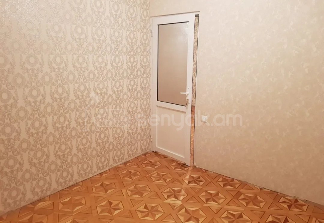 4 Սենյականոց Բնակարան Քարե Շենքում, 98քմ, 5/7 հարկ, Նորմալ Վիճակում