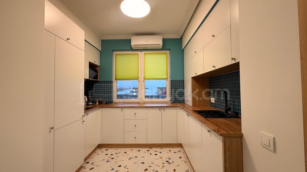 2 Սենյականոց Բնակարան Քարե Շենքում, 45քմ, 5/5 հարկ, Դիզայներական Վերանորոգված