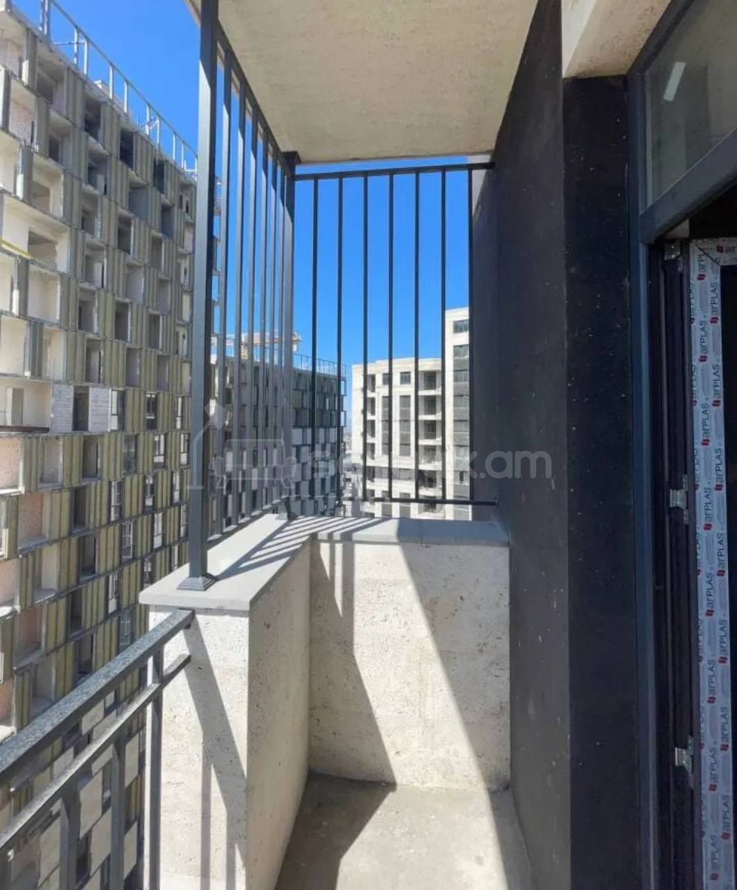 4 Սենյականոց Բնակարան, 118քմ, 12/15 հարկ, Զրոյական Վիճակում