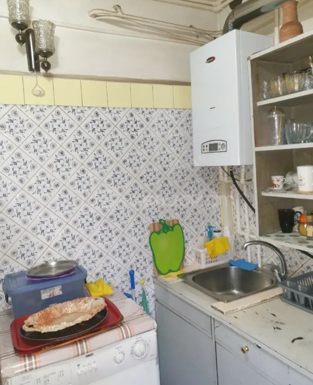 3 Սենյականոց Բնակարան Քարե Շենքում, 88քմ, 5/5 հարկ, Պետական Վիճակում