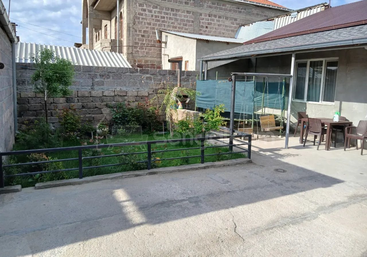 3 Սենյականոց Սեփական Տուն, 90քմ, Կապիտալ Վերանորոգված, Ավտոտնակով