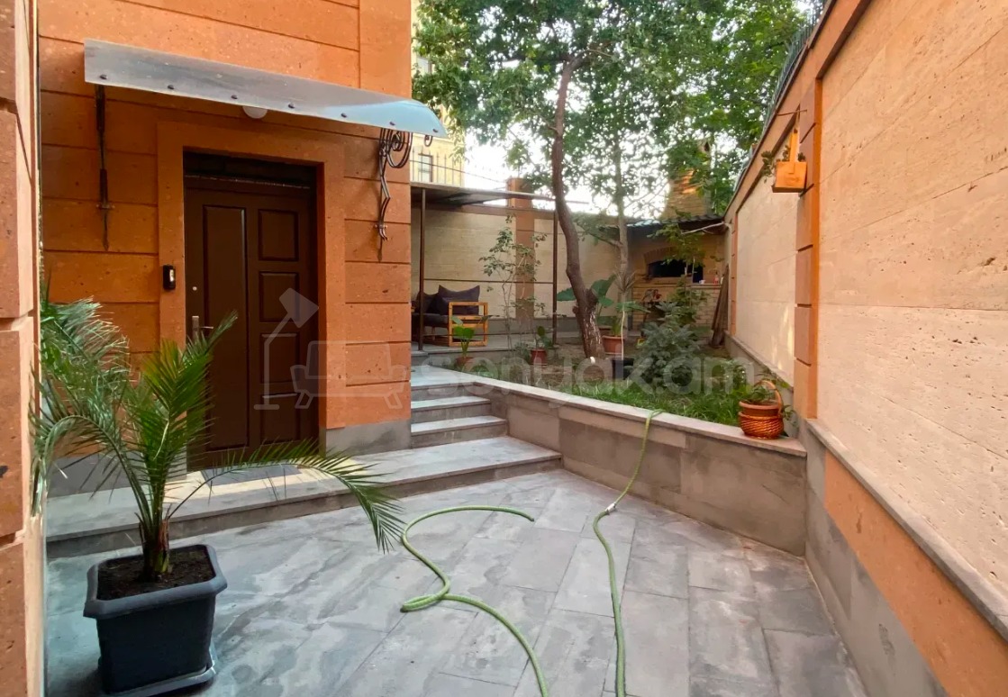 5 Սենյականոց Սեփական Տուն, 311քմ, Կապիտալ Վերանորոգված, Ավտոտնակով