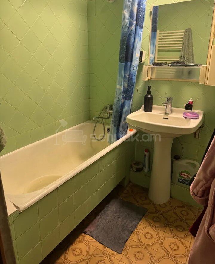 3 Սենյականոց Բնակարան, 80քմ, 4/9 հարկ, Նորմալ Վիճակում