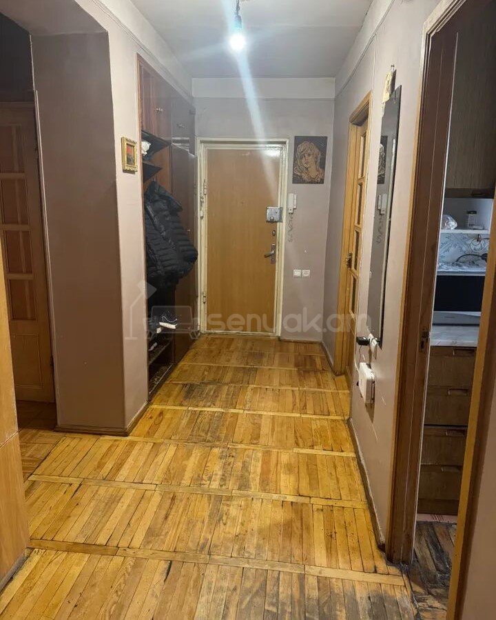 3 Սենյականոց Բնակարան, 80քմ, 4/9 հարկ, Նորմալ Վիճակում