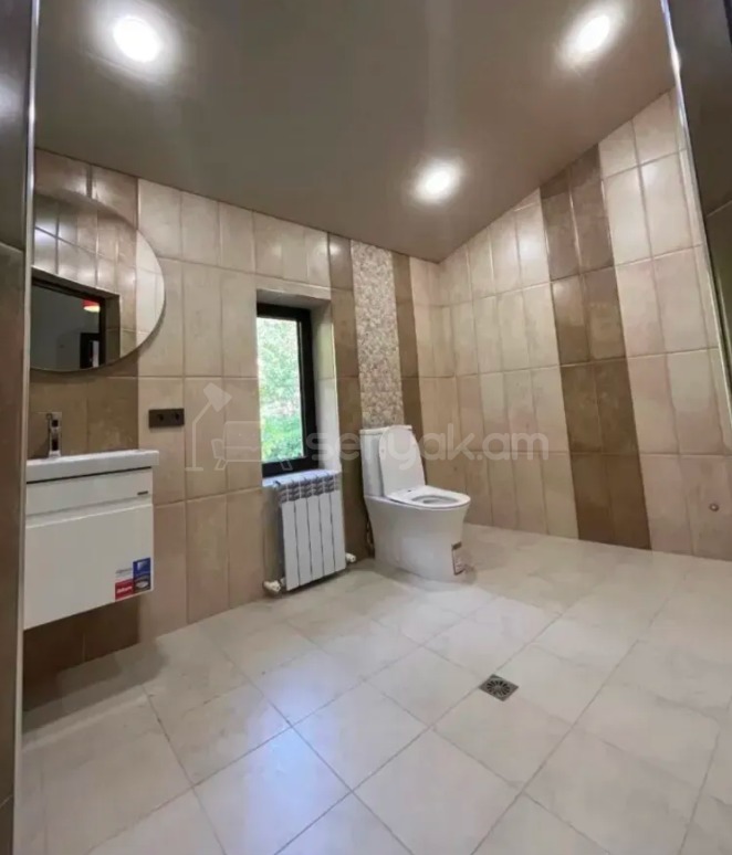 Նորակառույց Օֆիսային Տարածք, 360քմ