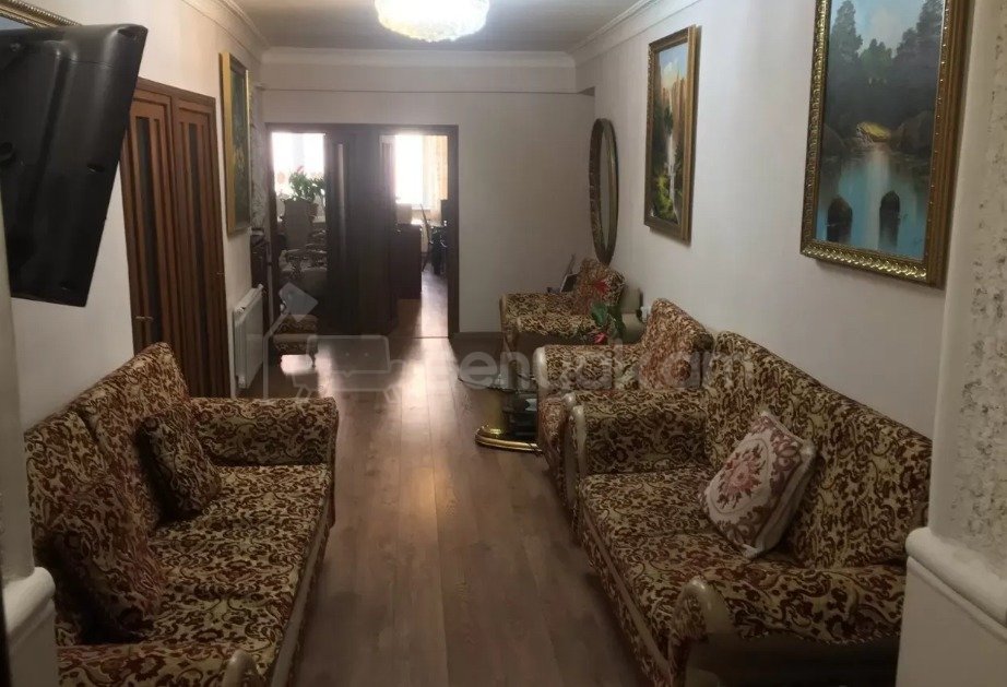 4 Սենյականոց Բնակարան Քարե Շենքում, 125քմ, 2/5 հարկ, Կապիտալ Վերանորոգված