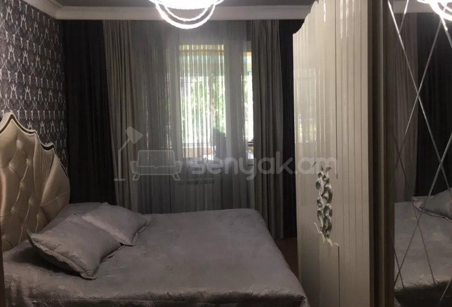 4 Սենյականոց Բնակարան Քարե Շենքում, 125քմ, 2/5 հարկ, Կապիտալ Վերանորոգված