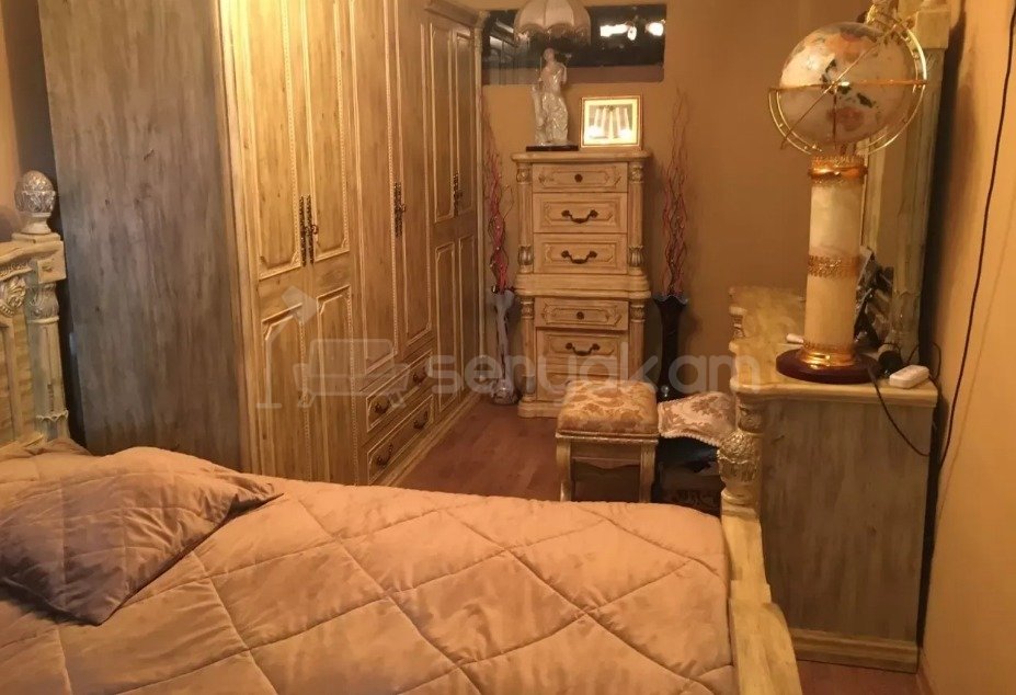 4 Սենյականոց Բնակարան Քարե Շենքում, 125քմ, 2/5 հարկ, Կապիտալ Վերանորոգված