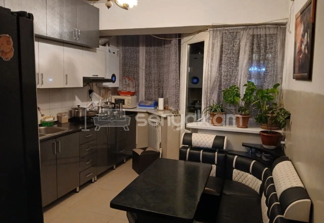 3 Սենյականոց Բնակարան Քարե Շենքում, 79քմ, 3/4 հարկ, Կապիտալ Վերանորոգված