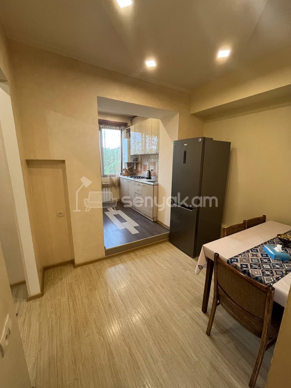 2 Սենյականոց Բնակարան Քարե Շենքում, 50քմ, 3/5 հարկ, Կապիտալ Վերանորոգված