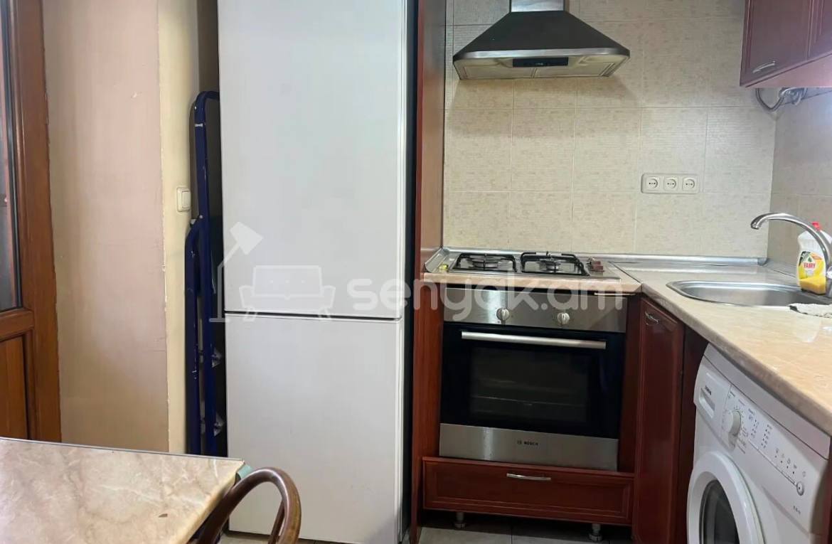 2 Սենյականոց Բնակարան Քարե Շենքում, 55քմ, 2/5 հարկ, Կոսմետիկ Վերանորոգված, Կահավորված, Արևկող