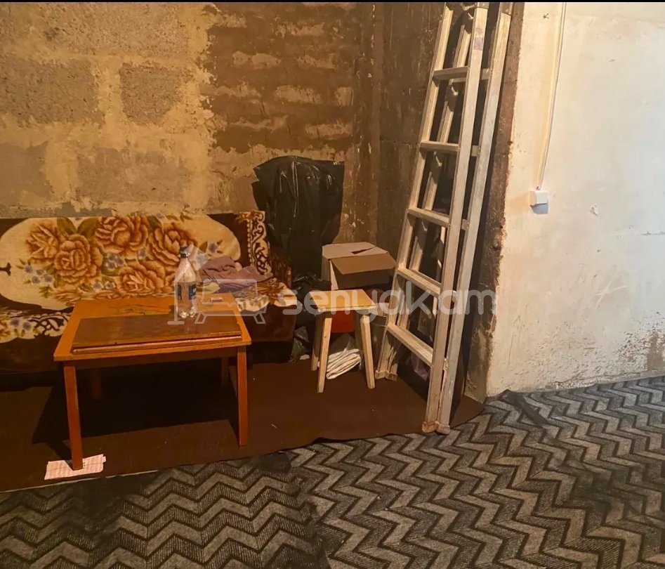 3 Սենյականոց Բնակարան Քարե Շենքում, 100քմ, 4/5 հարկ, Նորմալ Վիճակում