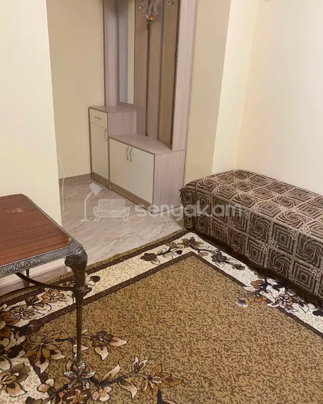 3 Սենյականոց Բնակարան Քարե Շենքում, 100քմ, 4/5 հարկ, Նորմալ Վիճակում