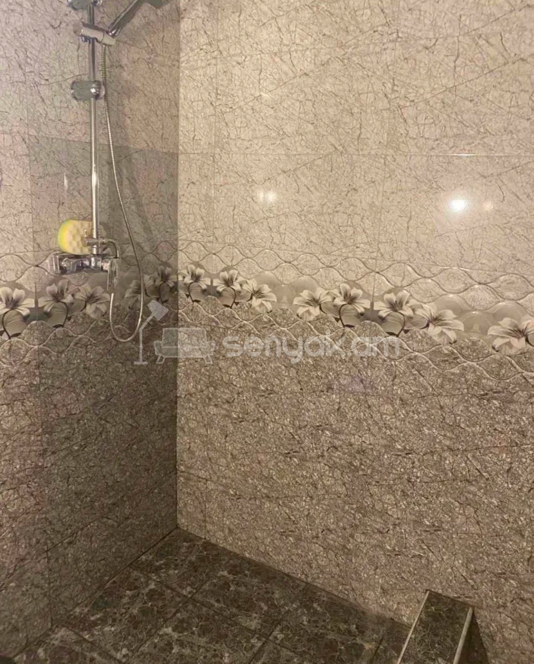 3 Սենյականոց Բնակարան Քարե Շենքում, 100քմ, 4/5 հարկ, Նորմալ Վիճակում