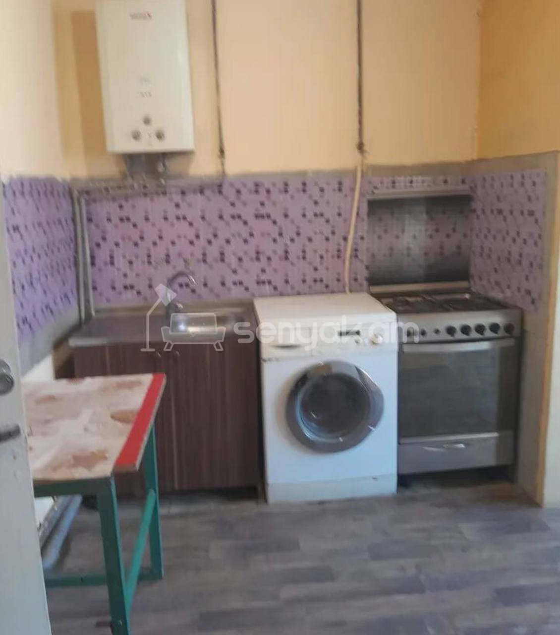 2 Սենյականոց Բնակարան Քարե Շենքում, 65քմ, 2/5 հարկ, Նորմալ Վիճակում, Կահավորված