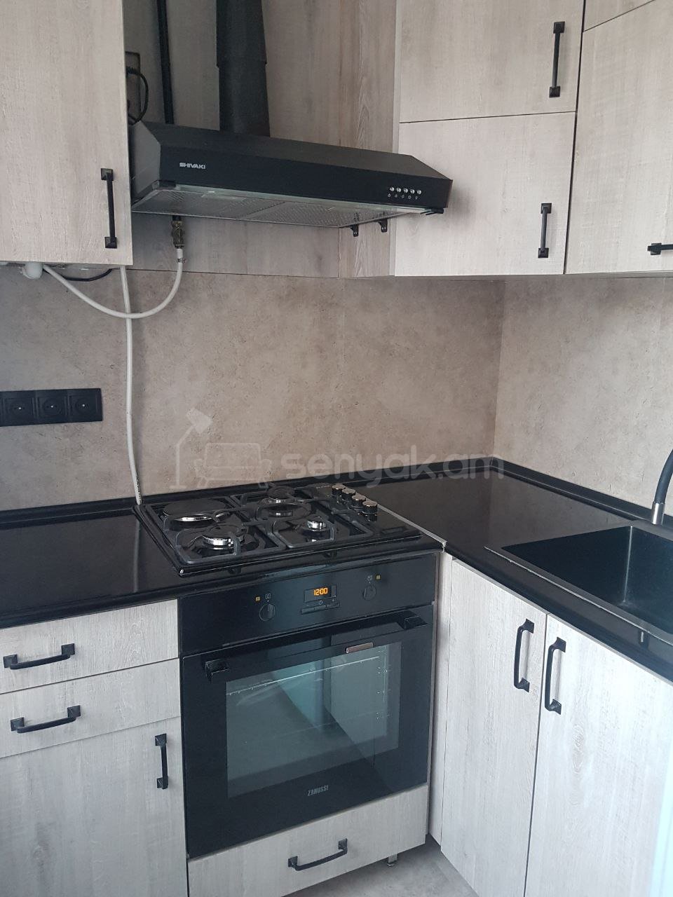 2 Սենյականոց Բնակարան Քարե Շենքում, 45քմ, 4/4 հարկ, Դիզայներական Վերանորոգված, Կահավորված, Արևկող