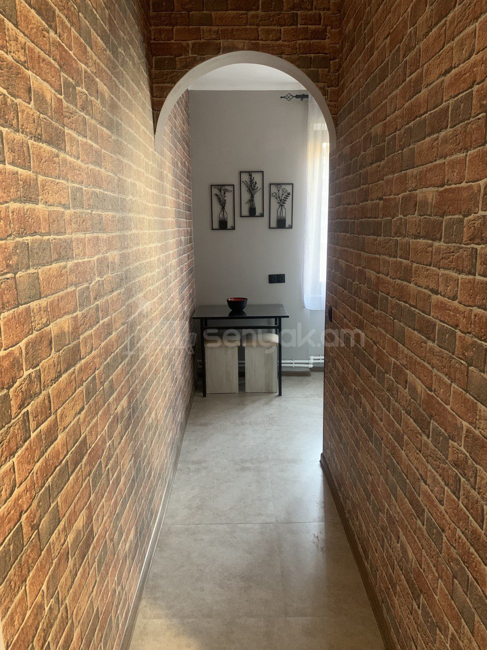 2 Սենյականոց Բնակարան Քարե Շենքում, 45քմ, 4/4 հարկ, Դիզայներական Վերանորոգված, Կահավորված, Արևկող