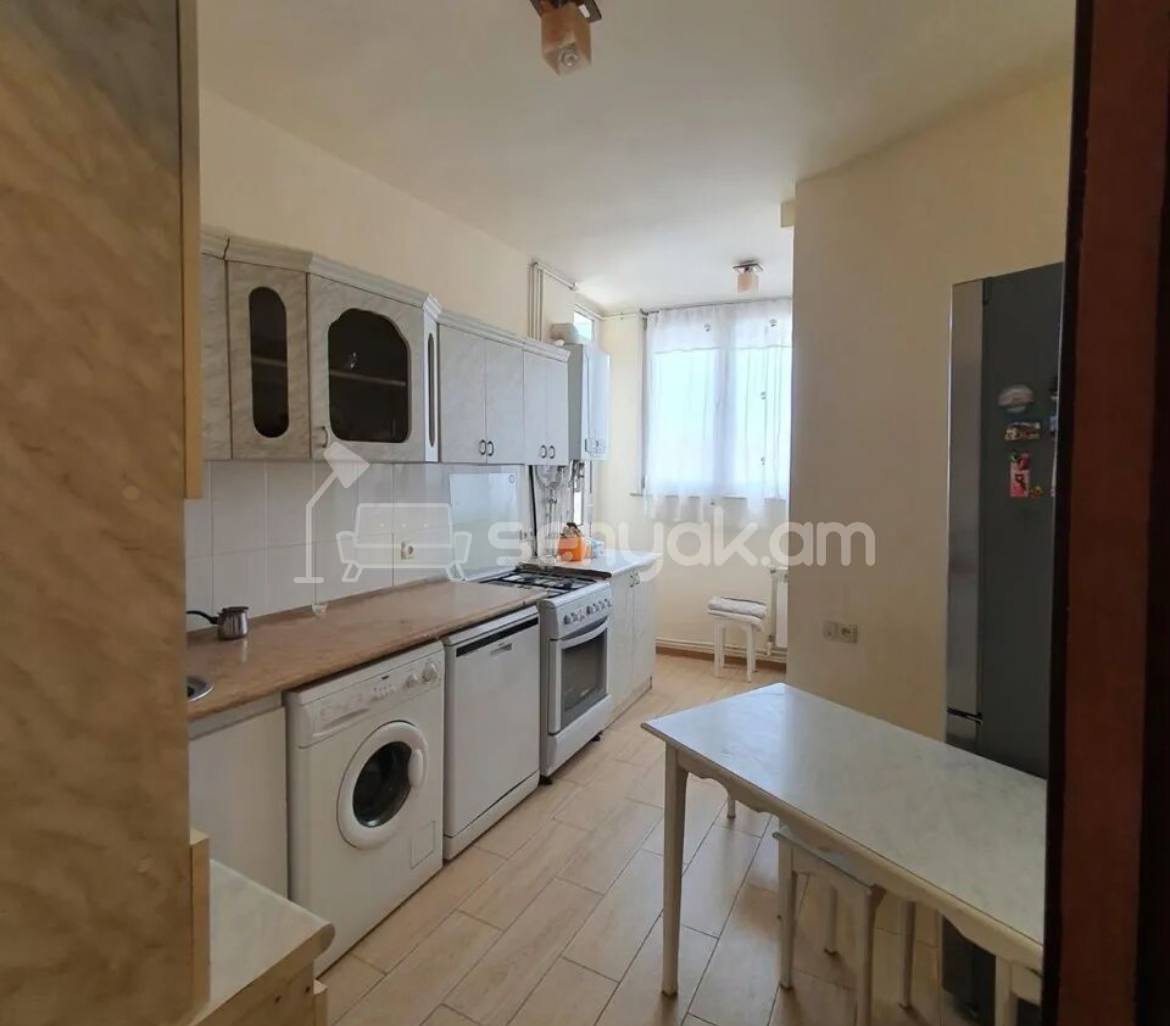 3 Սենյականոց Բնակարան, 90քմ, 10/16 հարկ, Պետական Վիճակում, Կահավորված