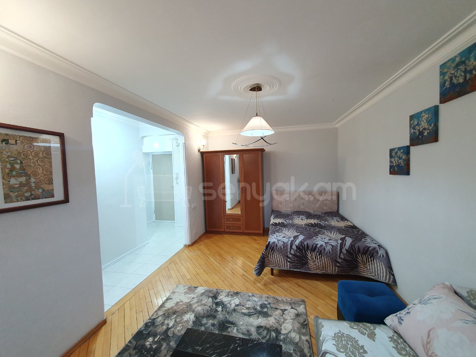 1 Սենյականոց Բնակարան Քարե Շենքում, 30քմ, 4/5 հարկ, Նորմալ Վիճակում