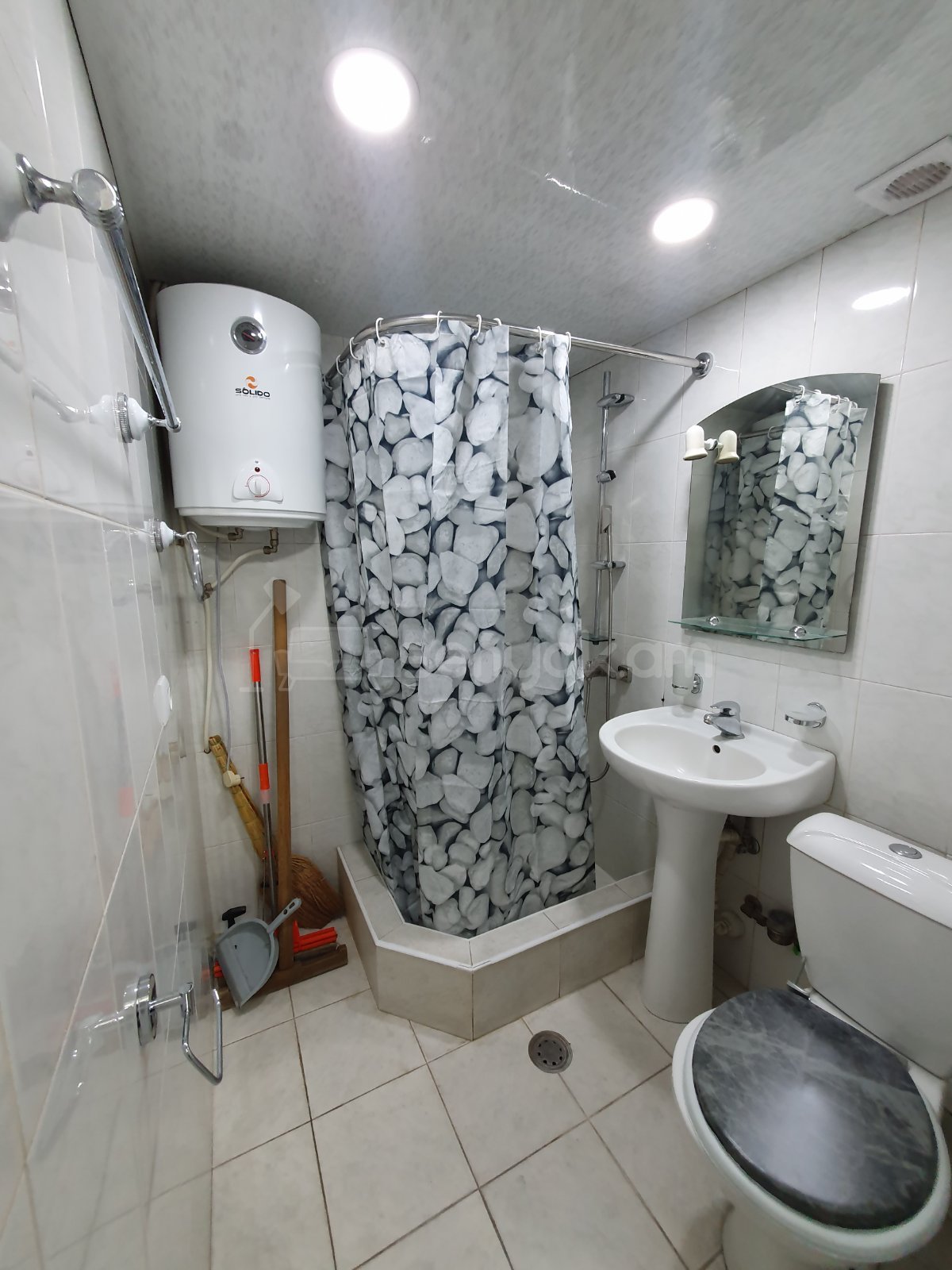 1 Սենյականոց Բնակարան Քարե Շենքում, 30քմ, 4/5 հարկ, Նորմալ Վիճակում