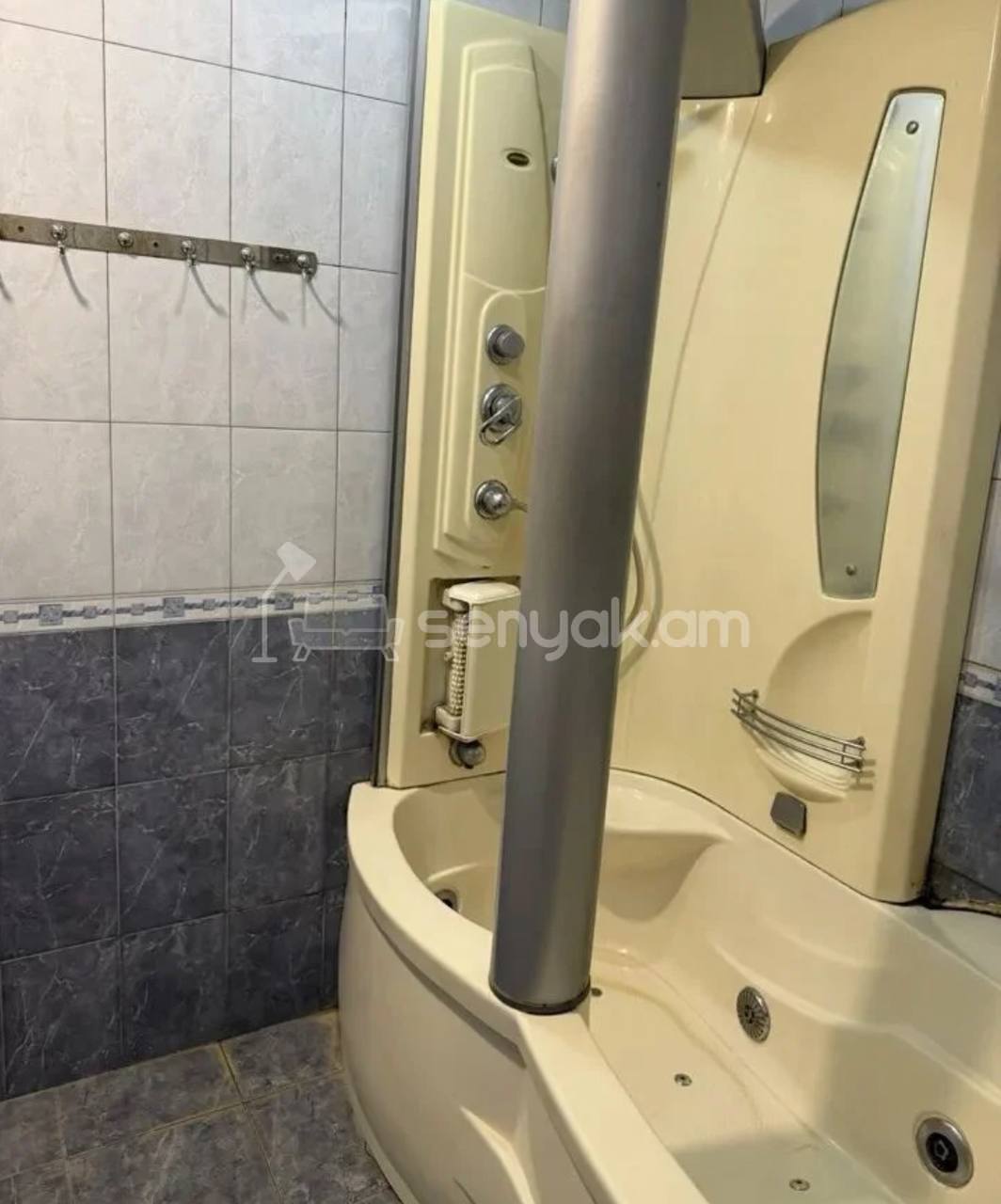 3 Սենյականոց Բնակարան Քարե Շենքում, 80քմ, 2/5 հարկ, Կապիտալ Վերանորոգված, Կահավորված