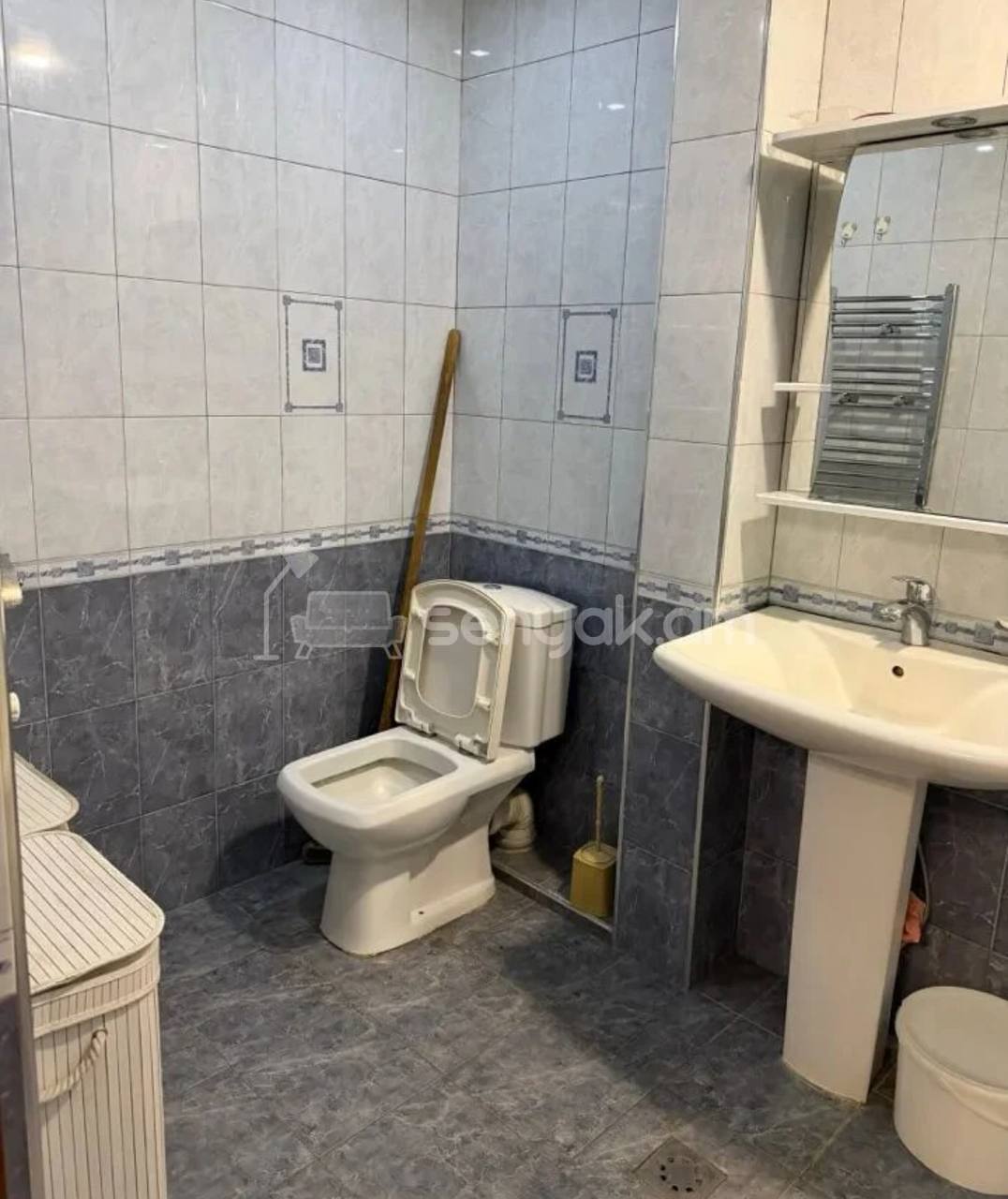 3 Սենյականոց Բնակարան Քարե Շենքում, 80քմ, 2/5 հարկ, Կապիտալ Վերանորոգված, Կահավորված